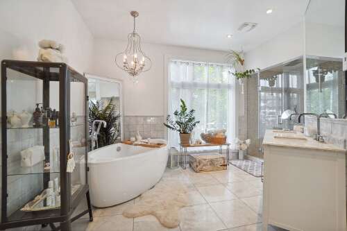 Ensuite bathroom