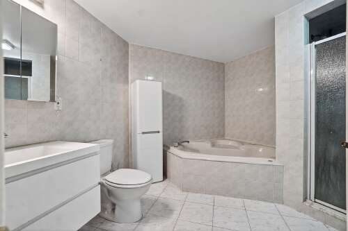 Ensuite bathroom