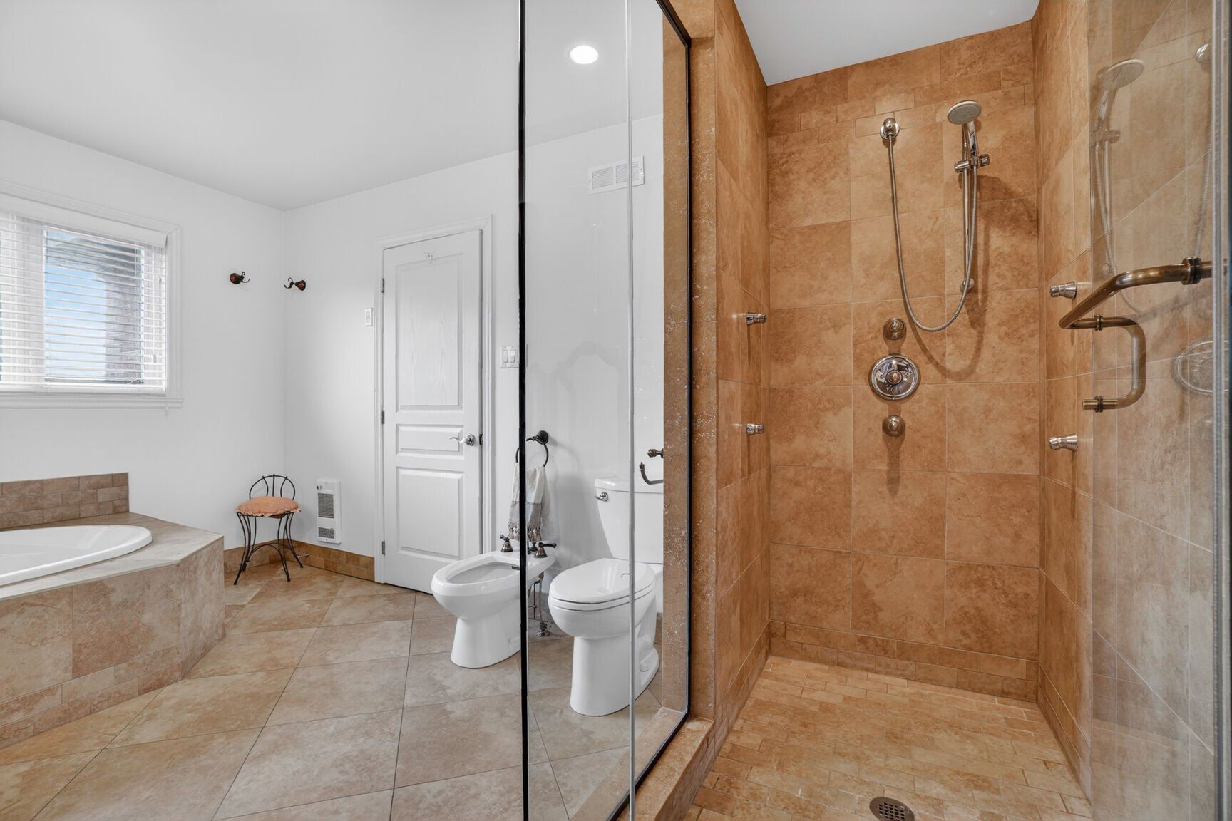 Salle de bains attenante à la CCP