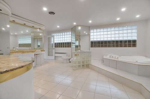 Salle de bains attenante à la CCP