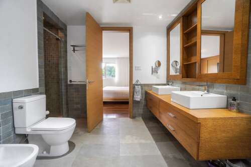 Salle de bains attenante à la CCP