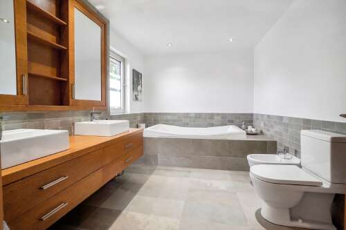 Salle de bains attenante à la CCP