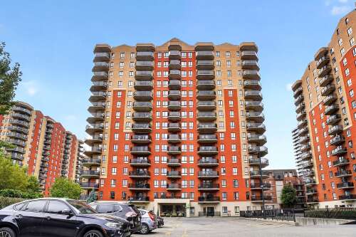 704 p2 - 3330, Boul. Le Carrefour apt. 405