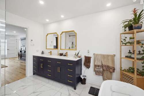 Ensuite bathroom