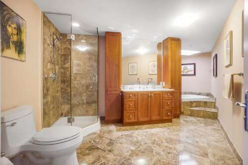 Salle de bains attenante à la CCP