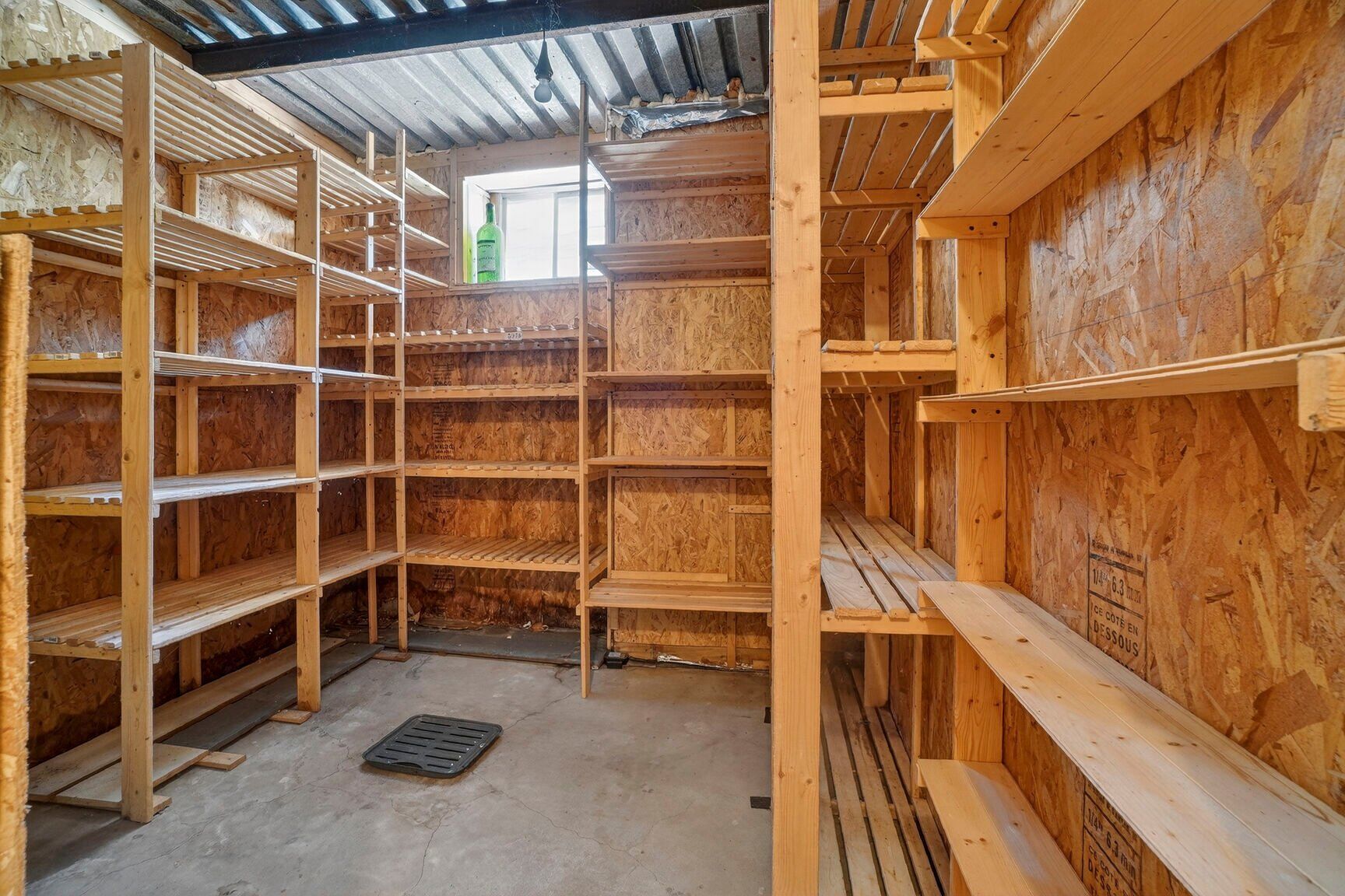 Cave/ chambre froide