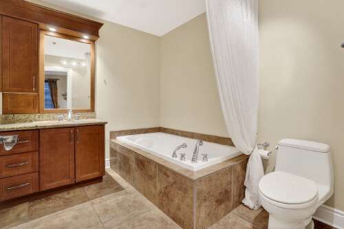 Salle de bains attenante à la CCP